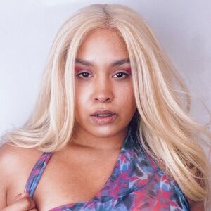 Meet your Posher, Moni